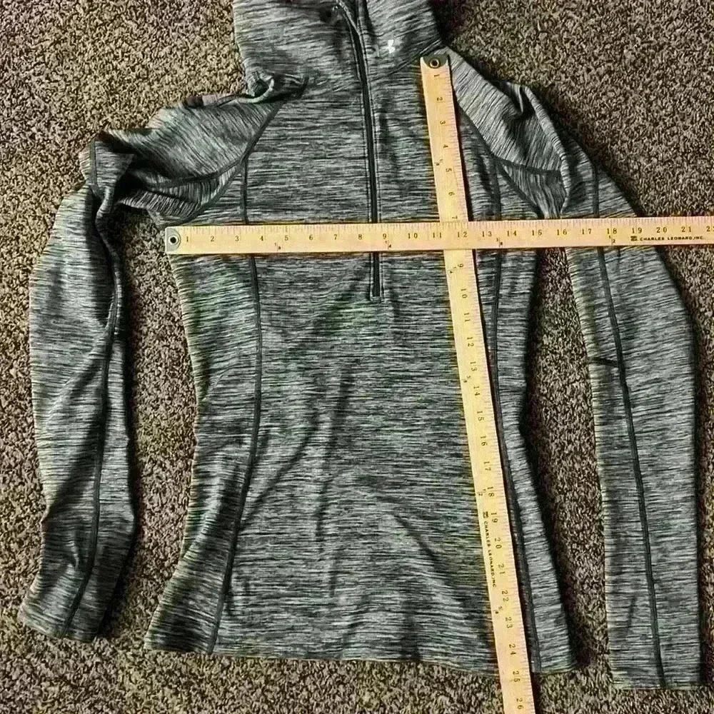 Under Armour Cold Gear, long sleeve layering piece. Size small - Picture 2 of 6